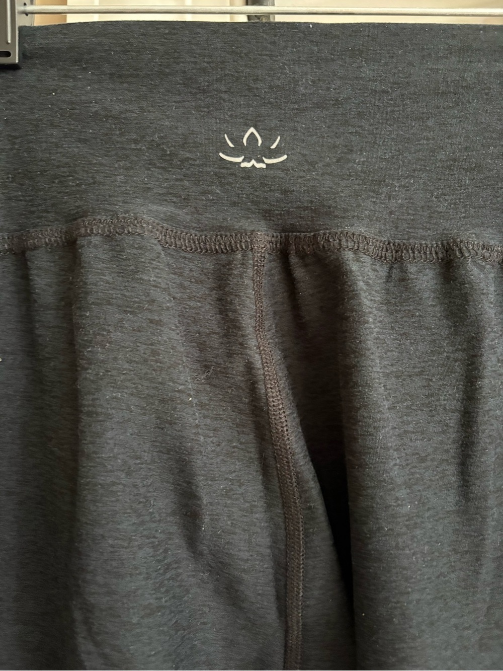 Beyond Yoga black midi jogger - Picture 3 of 7